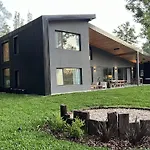 Rentup - Diseno Exclusivo Espacios Unicos Tessalia Casa Polo